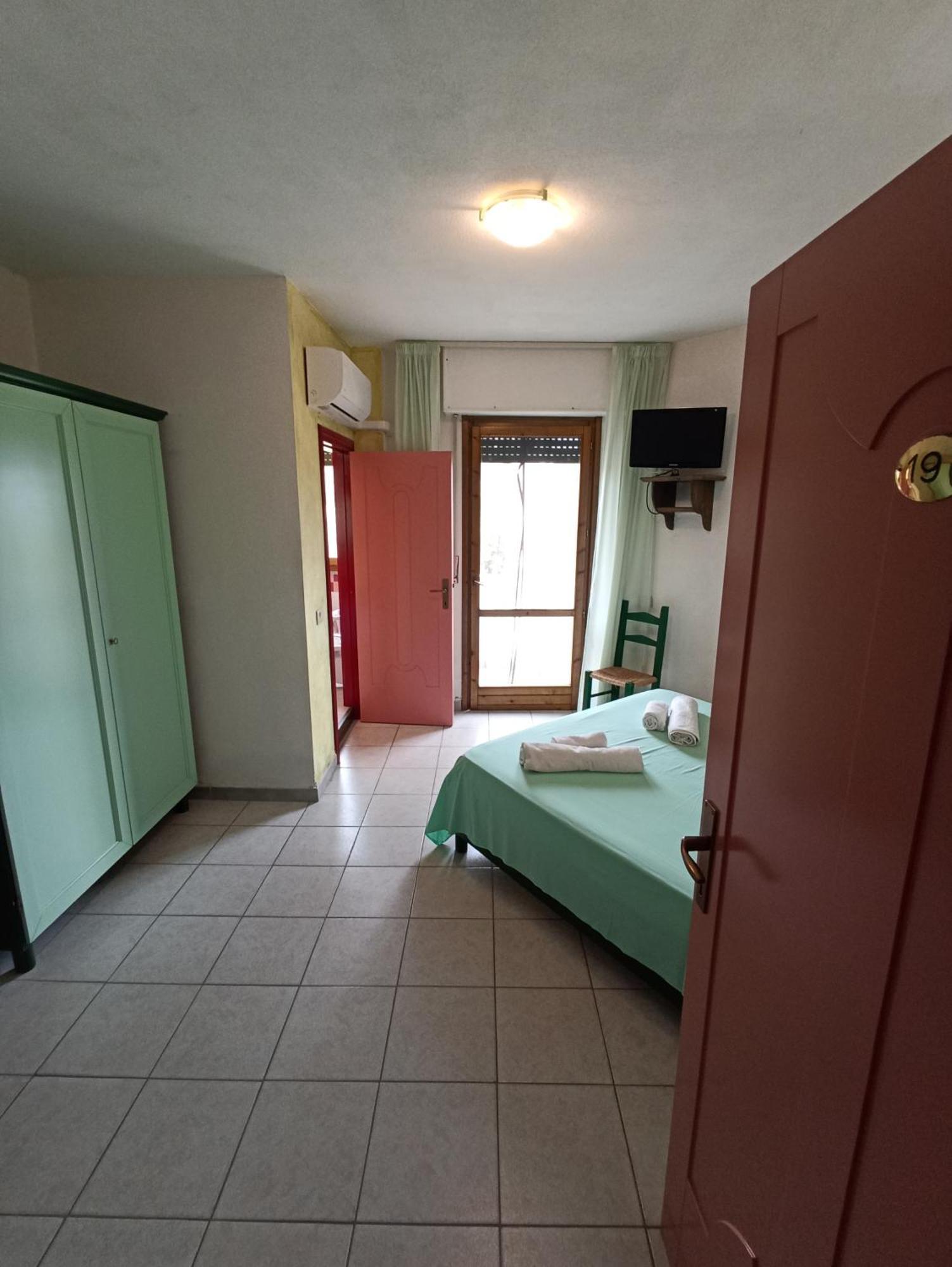 Hotel S'Ustiarvu- Nuova Gestione Cala Liberotto Esterno foto