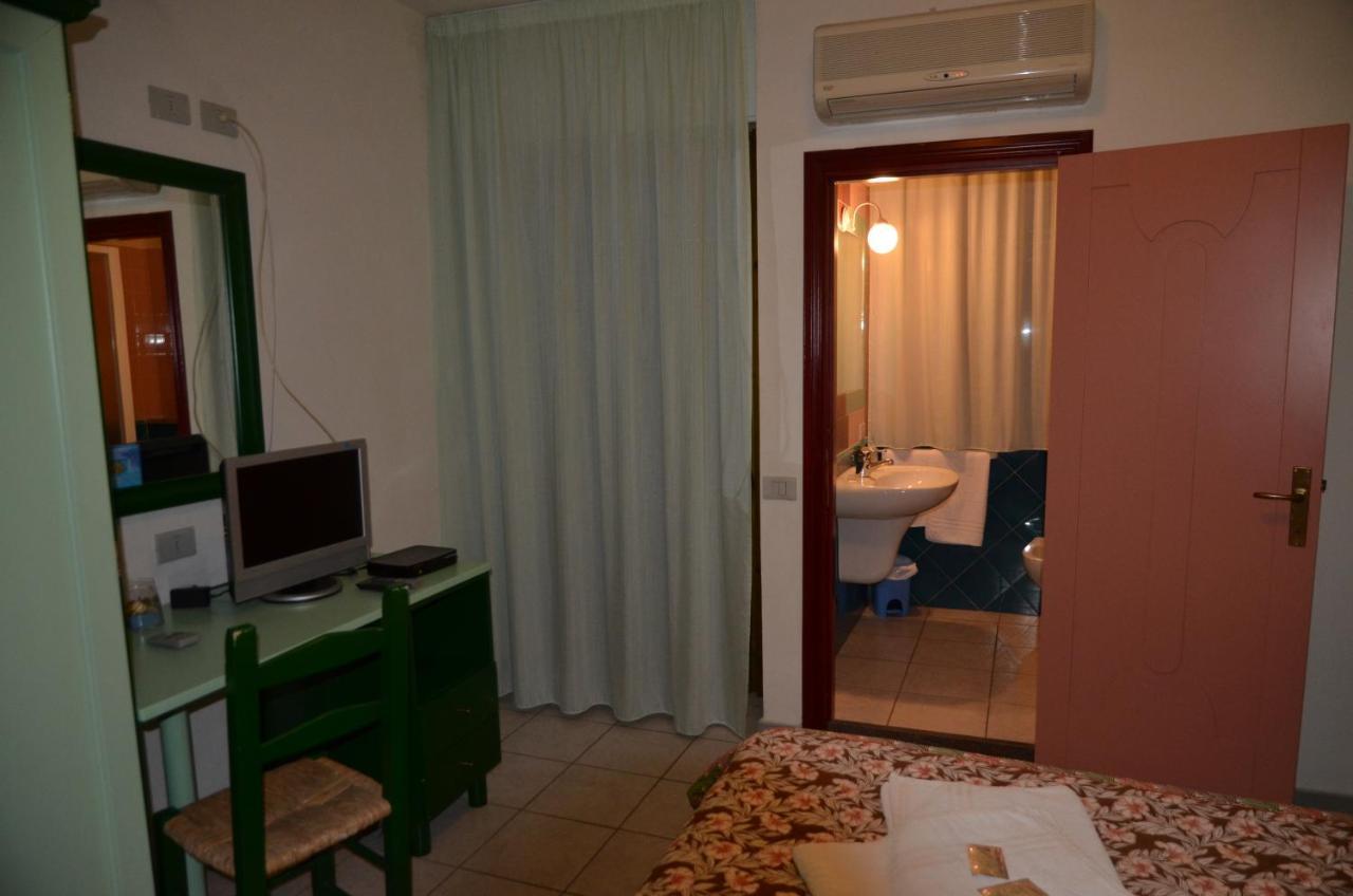 Hotel S'Ustiarvu- Nuova Gestione Cala Liberotto Esterno foto